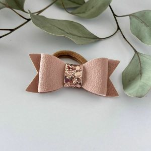 gumica-za-cop-gumica-za-manjsi-cop-s-pentljo-iz-umetnega-usnja-in-blescic-rosegold-modna-princesa