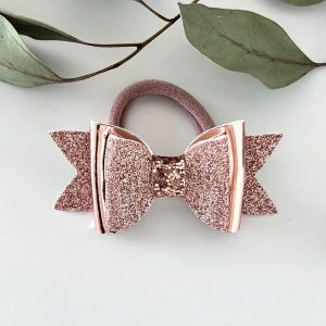 gumica-za-cop-vecji-cop-gumica-s-pentljo-iz-blescic-rosegold-modna-princesa
