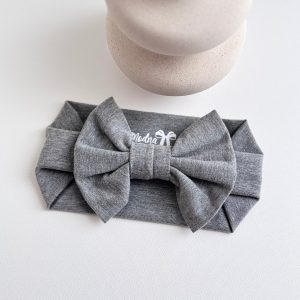 bombazni-trak-za-usesa-s-pentljo-masna-lasni-dodatki-modna-princesa-melange-siva