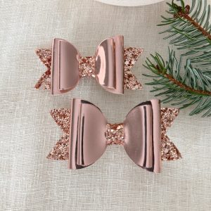 matchy-match-z-mojo-deklico-ujemajoci-spangici-mami-in-hci-lasni-dodatki-pentlja-iz-blescic-in-umetnega usnja-bozic-modna-princesa-rosegold