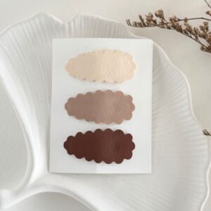 rjavi-oblacek-komplet-treh-spangic-kasicno-zapenjanje-modna-princesa